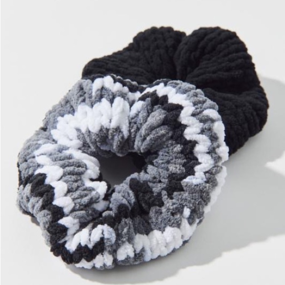 Urban Outfitters Eloise Crochet Scrunchie Set